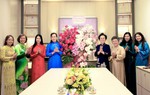Chủ tịch Hội LHPN Việt Nam Lê Thị Thủy thăm, chúc mừng Hiệp hội Nữ doanh nhân Việt Nam