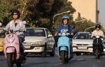 Phụ nữ Iran chính thức được cấp giấy phép lái xe máy