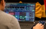 VN-Index tăng gần 1%, tiến sát 1.815 điểm nhờ lực đẩy từ nhóm cổ phiếu Vingroup
