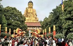 Biển người đổ về chiêm bái tượng Phật lớn nhất Đông Nam Á ngày đầu xuân