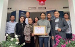 Trao lại Giấy Mừng thọ cho cụ bà 80 tuổi ở Ninh Bình sau phản ánh của Báo Phụ nữ Việt Nam