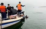 Huy động 500 người tìm kiếm nạn nhân mất tích sau vụ lật tàu trên hồ Thác Bà