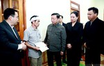 Lãnh đạo Chính phủ và Ủy ban Trung ương MTTQ Việt Nam thăm hỏi gia đình các nạn nhân vụ chìm tàu chở khách trên hồ Thác Bà