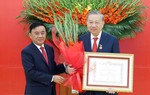 Trao Huy hiệu 45 năm tuổi Đảng tặng Tổng Bí thư Tô Lâm
