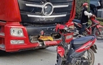 Xe mô tô đấu đầu container tại cửa khẩu Hữu Nghị, 3 người trọng thương