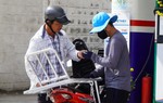 Giá xăng dầu chỉ được điều chỉnh ngay sau 1 ngày khi giá cơ sở tăng 15% trở lên