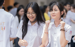 Ngày đầu đăng ký trực tuyến vào lớp 10 ở Hà Nội: Trường "top" vắng hồ sơ, trường mới quá tải