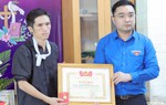 Truy tặng, trao tặng Huy hiệu "Tuổi trẻ dũng cảm" cho 2 bạn trẻ Nghệ An cứu người bị đuối nước