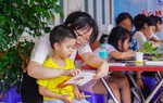 Lớp vẽ cho bệnh nhi góp phần gieo mầm tình yêu với sách