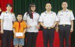 Bộ đội Hải quân tiếp thêm động lực cho con đỡ đầu