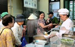 Thánh thất Cao Đài Hà Nội: Hơn 20 năm trao đi những bát bún riêu chay miễn phí