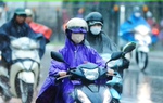 Mưa dông bao trùm Bắc Bộ và Thanh Hóa, cảnh báo lốc, sét, mưa đá
