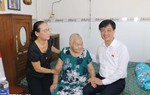 Trưởng ban Tổ chức Trung ương thăm, tặng quà tại thành phố Cần Thơ