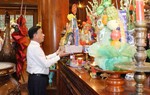 Thường trực Ban Bí thư dâng hương tưởng niệm Chủ tịch Hồ Chí Minh tại Nghệ An