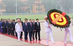 Đại biểu Quốc hội khóa XVI vào Lăng viếng Chủ tịch Hồ Chí Minh