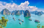 Khách du lịch đến Quảng Ninh đạt gần 8,2 triệu lượt, doanh thu tăng đáng kể