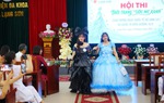 Hơn 70 nữ điều dưỡng thi trình diễn thời trang
