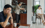 Chồng chạnh lòng vì vợ quá thiên vị bố mẹ đẻ