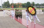 Đoàn đại biểu Phụ nữ Công an nhân dân vào Lăng viếng Bác, dâng hương tại Tượng đài Võ Thị Sáu
