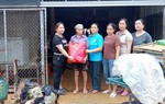 Cán bộ, hội viên phụ nữ Cao Bằng chung sức hỗ trợ người dân khắc phục hậu quả mưa lũ