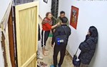 Người phụ nữ đánh hàng xóm ở hành lang chung cư hầu tòa