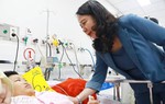 Phó Chủ tịch nước Võ Thị Ánh Xuân thăm, tặng quà bệnh nhi tại TPHCM