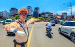 Giữa "chảo lửa" hơn 40 độ C: Cảnh sát giao thông Hà Nội bám chốt giữ nhịp đường phố