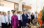 Tổng Bí thư, Chủ tịch nước dâng hương tưởng niệm Chủ tịch Hồ Chí Minh tại Thái Lan