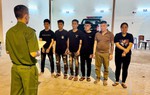 Giải cứu bé gái 14 tuổi bị "gán nợ" qua nhiều quán karaoke