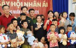 Những phần quà yêu thương đến với người dân khó khăn, trẻ mồ côi ở Cà Mau