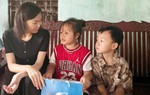 Hội LHPN tỉnh Quảng Ninh tặng quà trẻ em nhân Ngày Quốc tế thiếu nhi 1/6