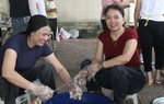 Thi tốt nghiệp THPT 2026: Người dân chung tay, mời 300 thí sinh "ăn cỗ" ngay sau môn thi đầu tiên
