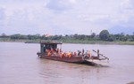 Thế hệ cuối cùng vượt sông thi tốt nghiệp THPT ở xã đảo Minh Châu