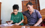 "Gà trống nuôi con": Những người cha gánh cả yêu thương còn thiếu