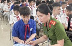Nữ cảnh sát hình sự mang ánh sáng công lý xoa dịu nỗi đau con trẻ