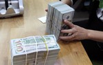 Mở cơ chế dùng dự trữ ngoại hối gần 88 tỷ USD hỗ trợ ngân hàng gặp biến cố rút tiền hàng loạt
