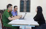 Khởi tố 3 đối tượng ném chất bẩn vào cửa hàng quần áo để "dằn mặt"