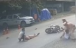 Tạm giữ 2 đối tượng tông Trung tá CSGT nhập viện