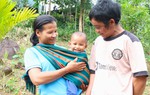 Người phụ nữ Xơ Đăng "gánh" ước mơ con chữ cho cả gia đình và bản làng