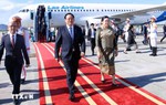 Thủ tướng Lào Sonexay Siphandone đến Hà Nội, bắt đầu thăm chính thức Việt Nam và dự AFF 2026