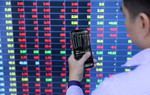 Cổ phiếu nhỏ nổi sóng giữa thị trường trầm lắng, nhóm APEC đồng loạt tăng trần