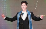 Á vương Minh Tuấn ra mắt với vai trò ca sĩ