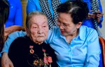 Chủ tịch Hội LHPN Việt Nam Lê Thị Thủy dự chương trình "Bữa cơm bên Mẹ"