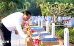 Đảng ủy Mặt trận Tổ quốc dâng hương tri ân Anh hùng liệt sỹ tại Quảng Trị