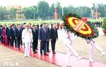 Ban Chấp hành Trung ương Đảng vào Lăng viếng Chủ tịch Hồ Chí Minh