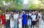 Cuộc gặp giữa hai thế hệ kiều bào bên dòng sông Hương