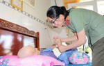 Phụ nữ Công an An Giang nhận phụng dưỡng suốt đời Mẹ Việt Nam Anh hùng Nguyễn Thị Bồi