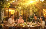 Tiếng cười dưới gốc mai