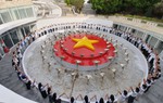 Kiều bào trẻ dâng hương tại 'Vòng tròn bất tử' Gạc Ma: Tình yêu Tổ quốc tiếp nối trong tim