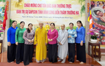 Hội LHPN tỉnh Vĩnh Long thăm, chúc mừng các trường hạ nhân mùa an cư kiết hạ